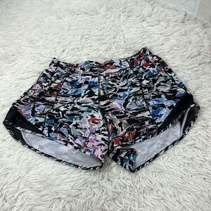 Lululemon Hotty Hot Short II (Long 4") Culture Clash Multi Black / Black